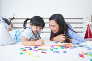 homescholling adalah sekolah di rumah bersama orang tua atau orang yang dipercaya
